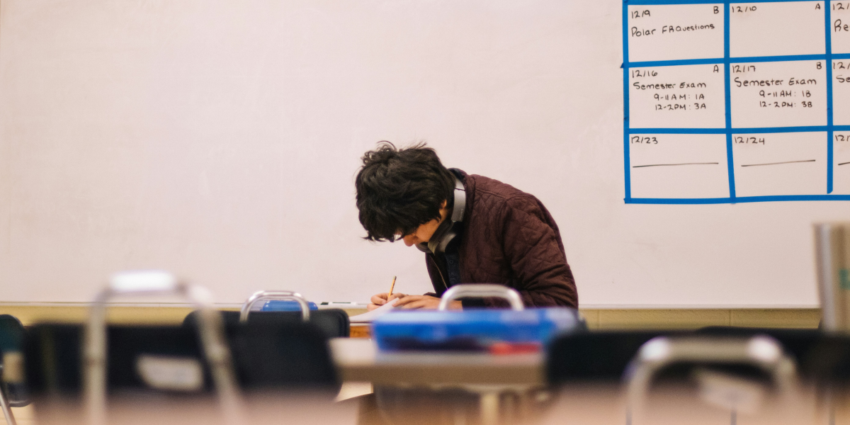 Balancing Social Media and School Life: Strategies for Teens