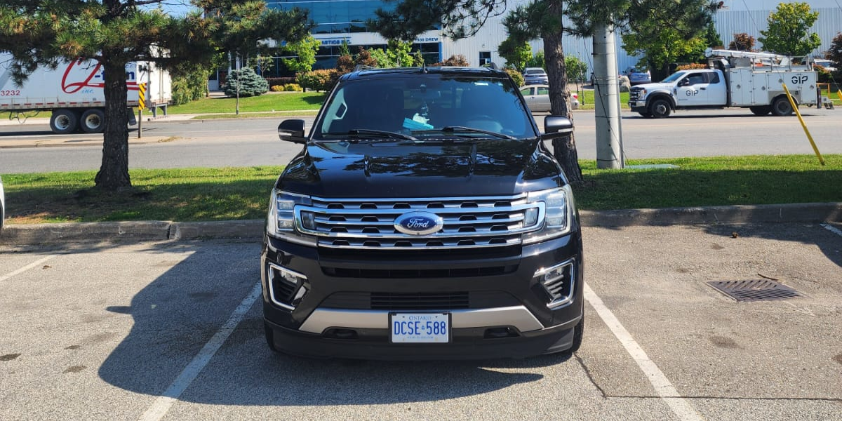 Collingwood Pearson Airport Limo Transfers